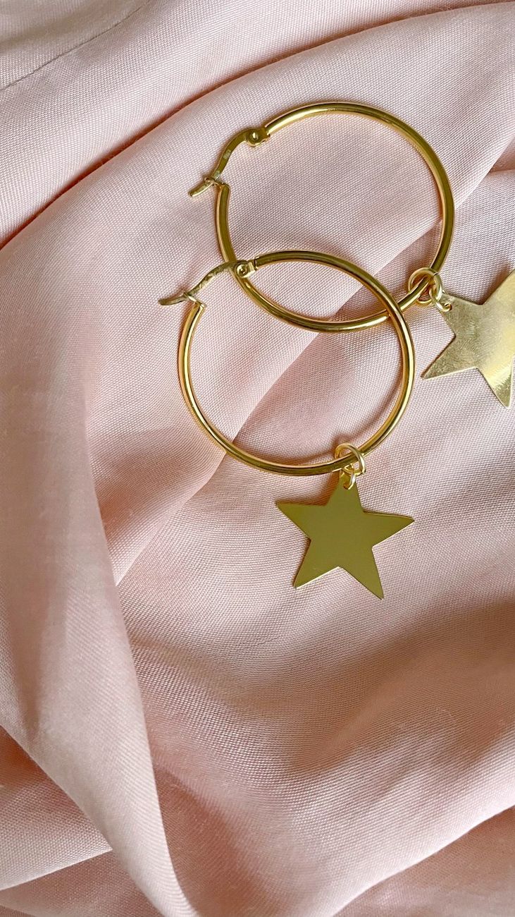 Add Some Sparkle: The Most Stylish Earrings for Trendsetters!