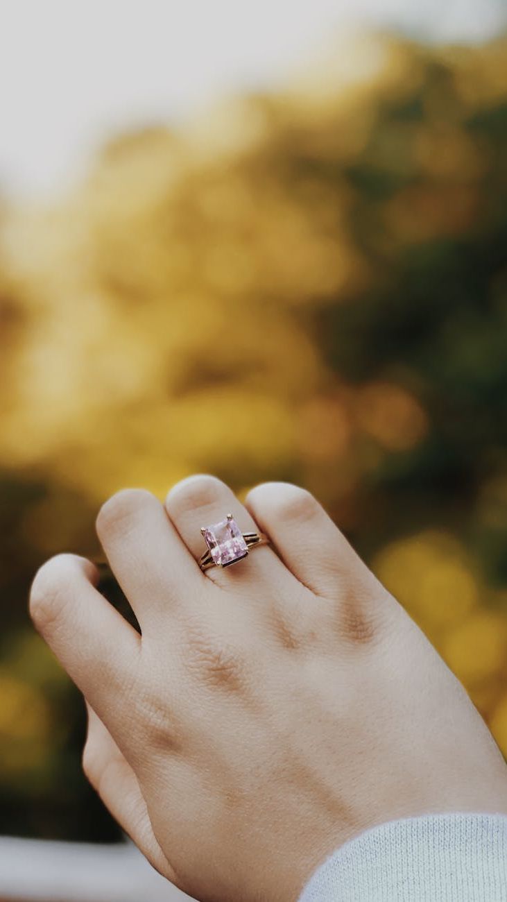 Engagement Jewelry: The Symbolism of Gemstones and Tips for Choosing the Perfect Piece
