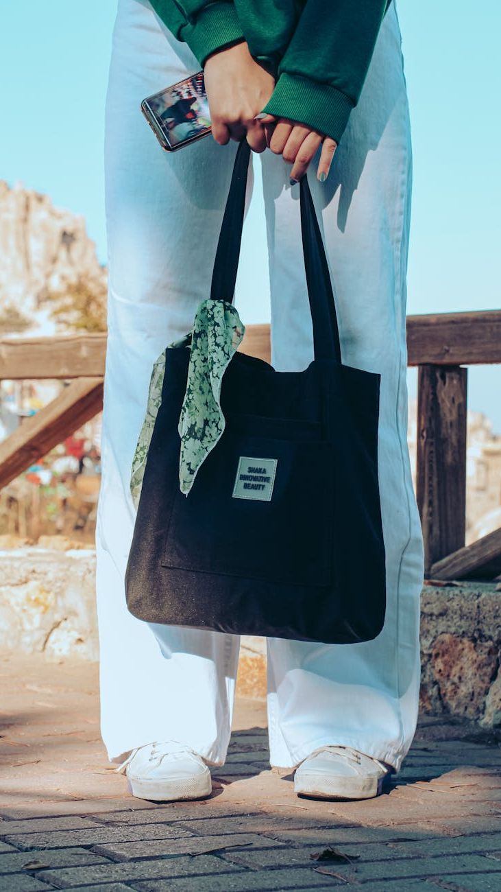 How to Choose the Perfect Tote Bag: A Guide to Style and Practicality