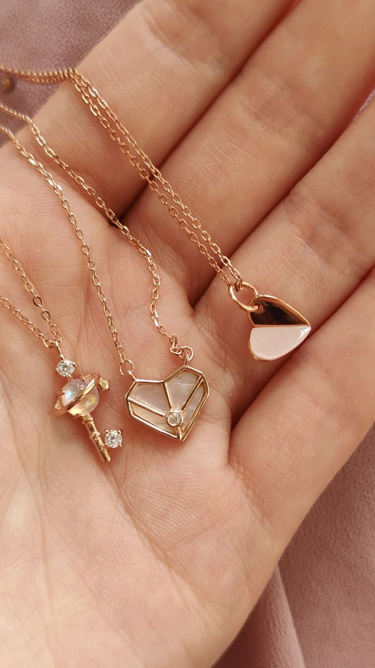 Gentle and Stylish: Trendy Necklaces for Young Fashionistas