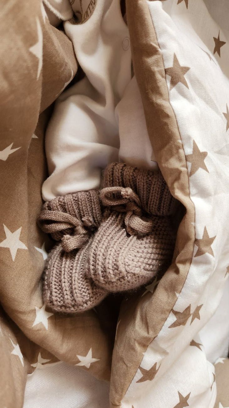 Unisex Hats and Booties: Cozy Essentials for Baby’s First Wardrobe