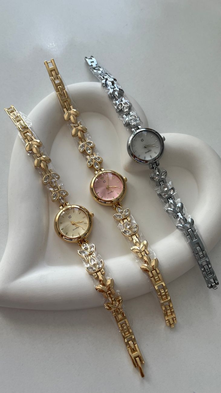 Pink, Minimalist, or Sporty: What Watches Are Girls Choosing Today?