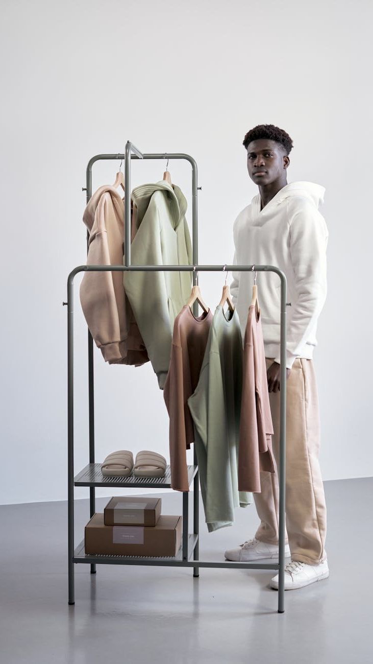 Minimalism or Prints: Which Hoodies Modern Men Choose