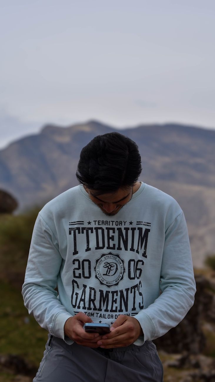 Oversized or Fitted: Which Men’s Sweatshirt Looks More Stylish in 2026?