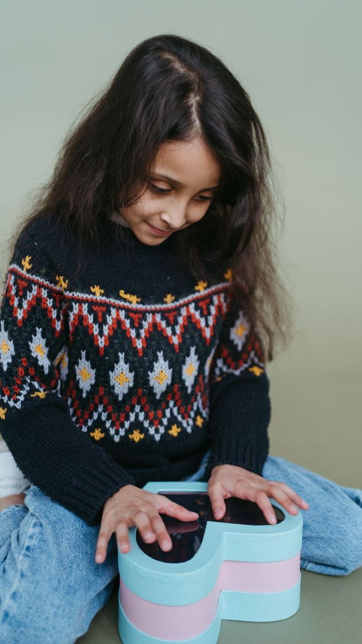 Oversized or Fitted: Which Jumper Is Best for a Girl in 2026?