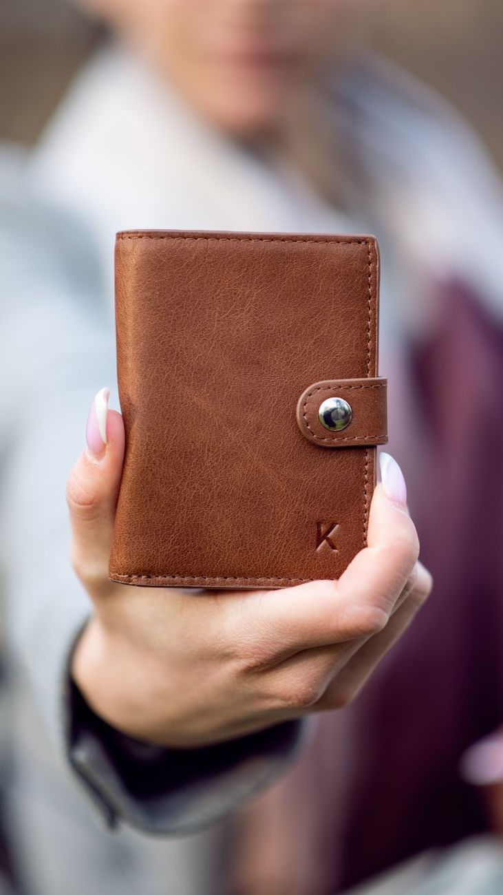 Mini or Zip-Around: Which Women’s Wallet Is Right for You?