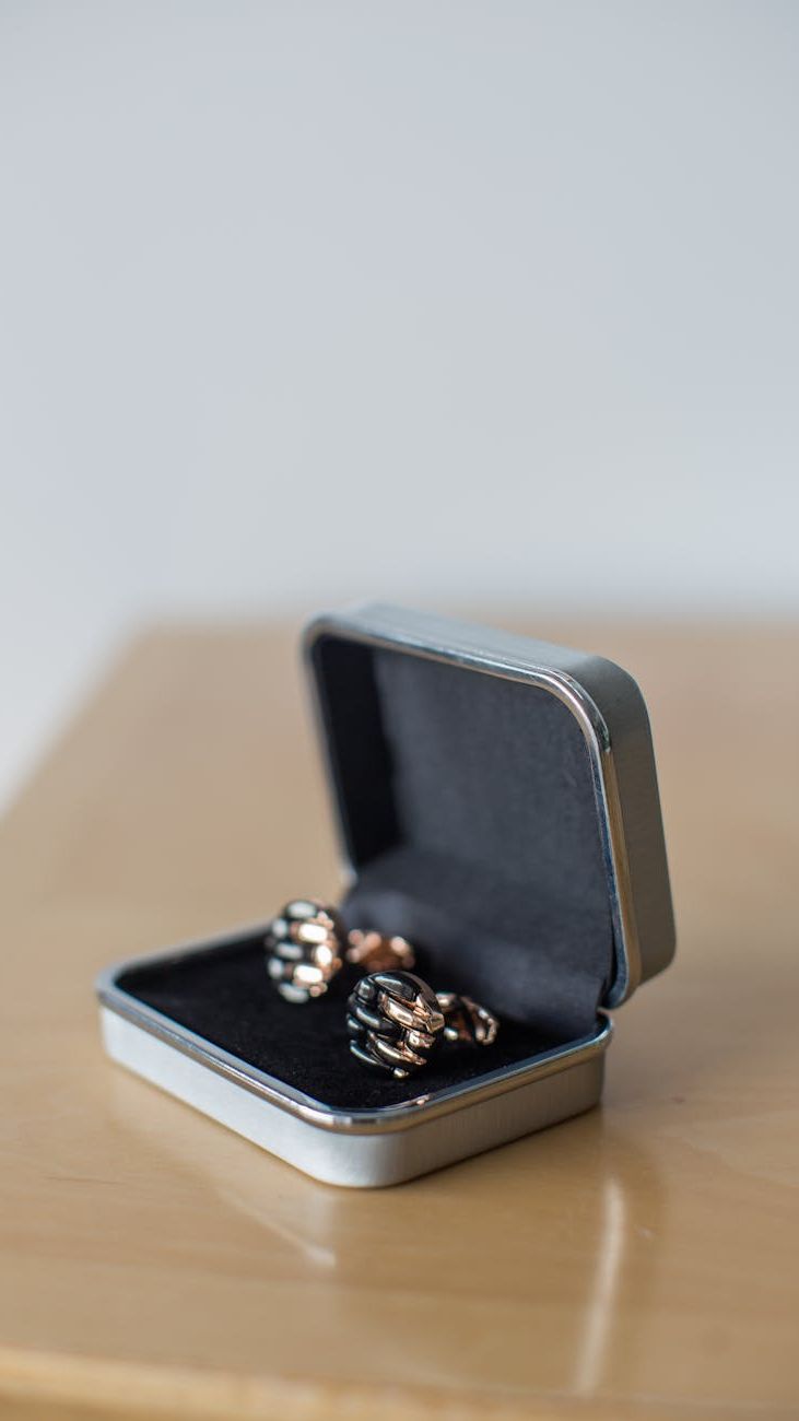 Why Cuff Links Are a Must-Have Accessory in a Man’s Wardrobe