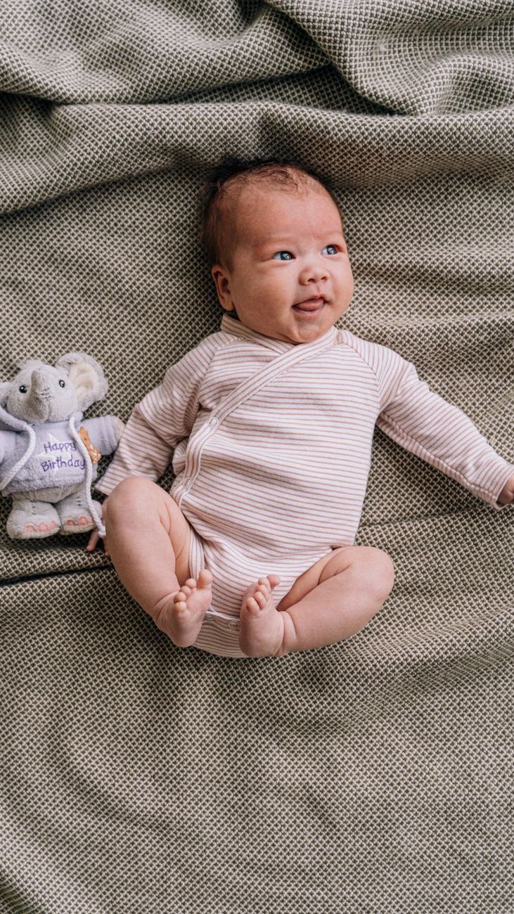 Why Does a Baby Bodysuit Keep Coming Undone? How to Choose a Comfortable Style for a Baby Girl