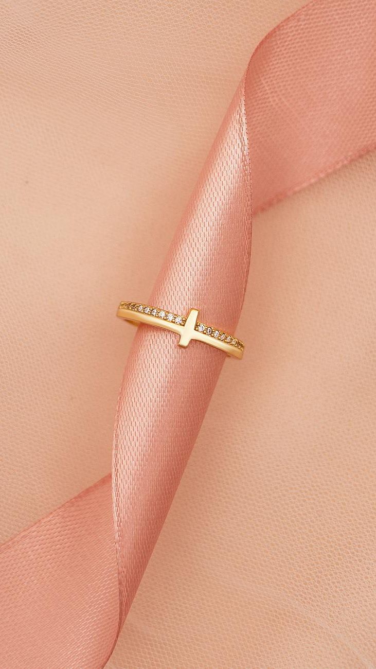 Your First Gold Ring: A Guide to Choosing the Perfect Gift for Young Fashionistas